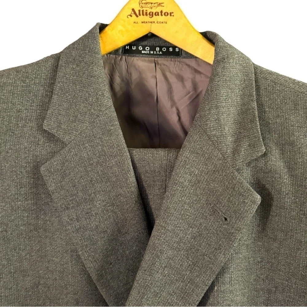 Hugo Boss 46L Good quality Gray in color and‎ rich looking